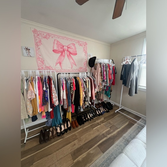 Welcome To My Closet :) - Picture 5 of 7